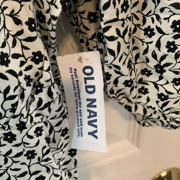 NWT Old Navy Black/White floral button down short sleeve top Plus size 3X - Picture 4 of 8
